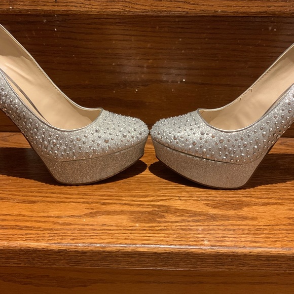 Shoes - Picture 3 of 6